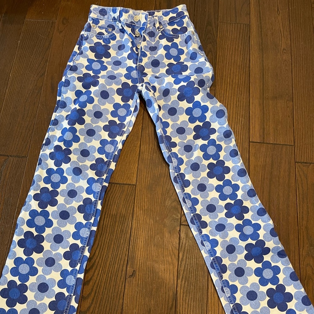 ZARA SIZE 0 Never worn Flower Jeans